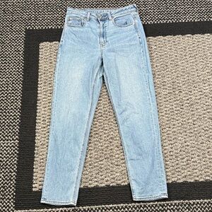 American Eagle Mom Jeans Women’s 6 High Rise Light Wash Denim Classic Casual